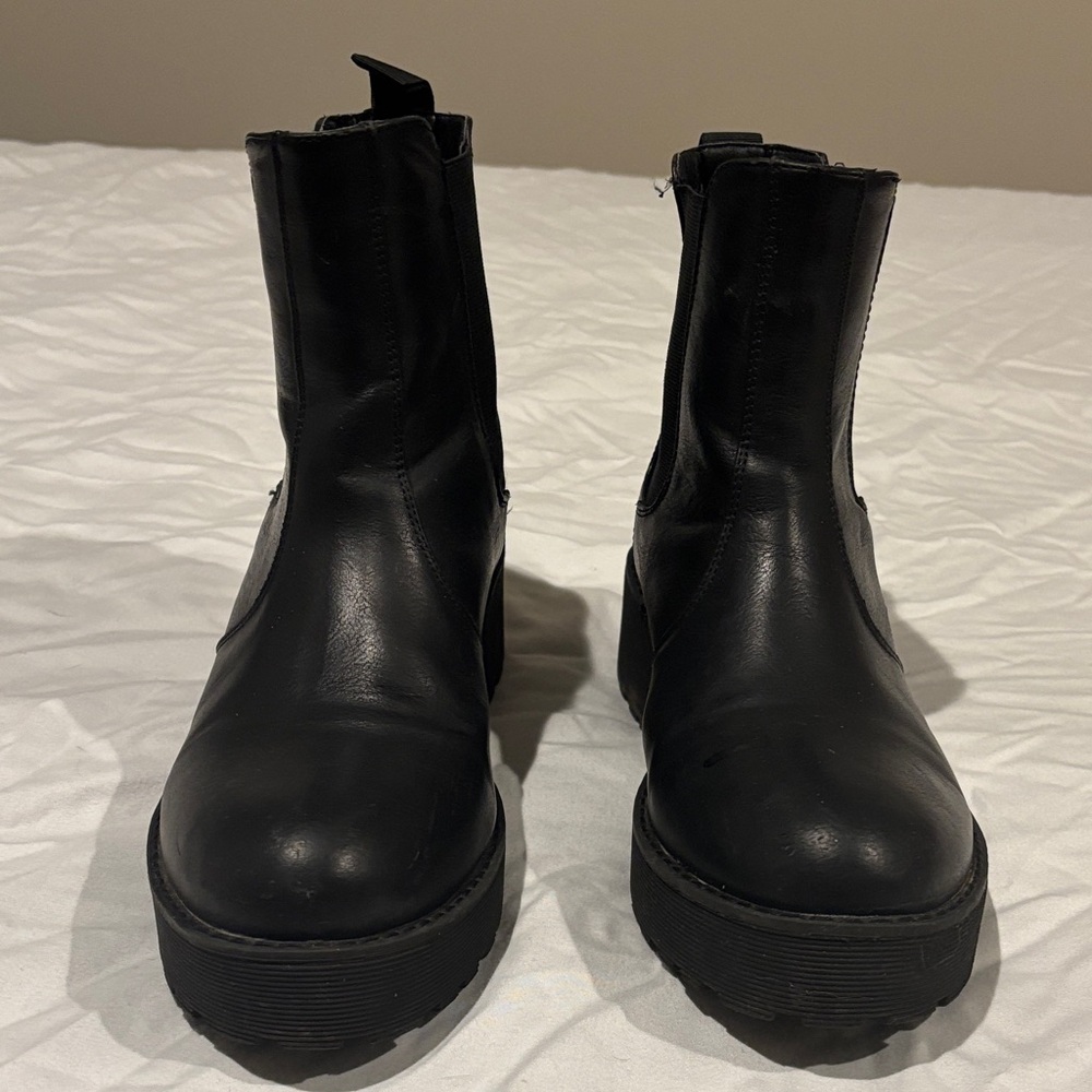 Dirty Laundry Black leather lug sole high chelsea Boots